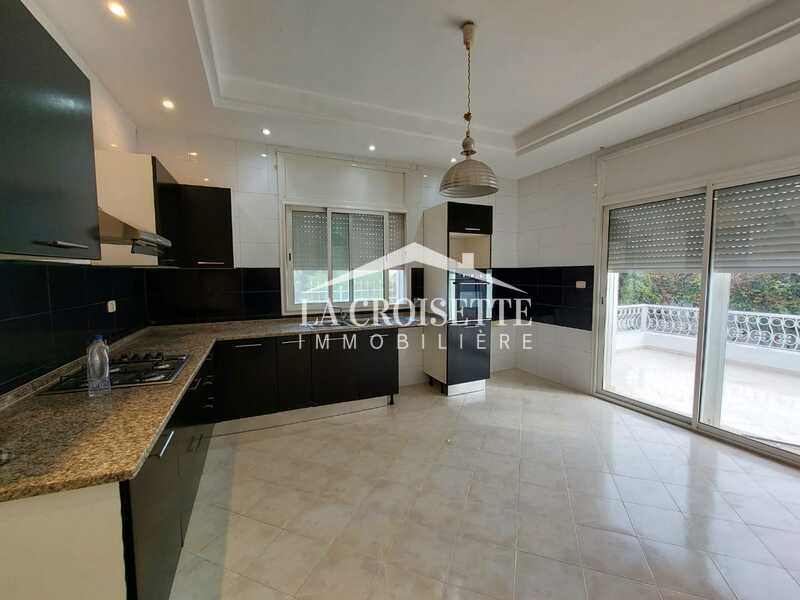 Villa S+5 à La Soukra